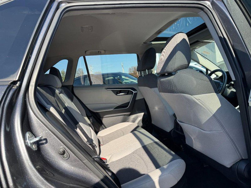 Used 2021 Toyota RAV4 XLE w/ Convenience Package image 10