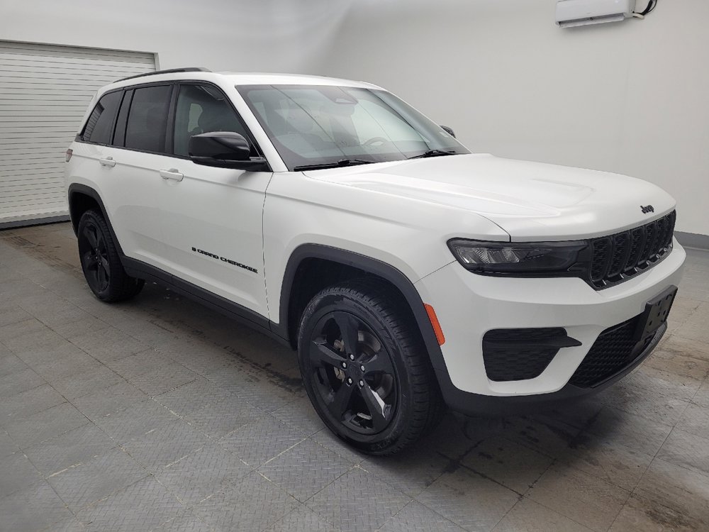 Used 2023 Jeep Grand Cherokee Altitude image 11