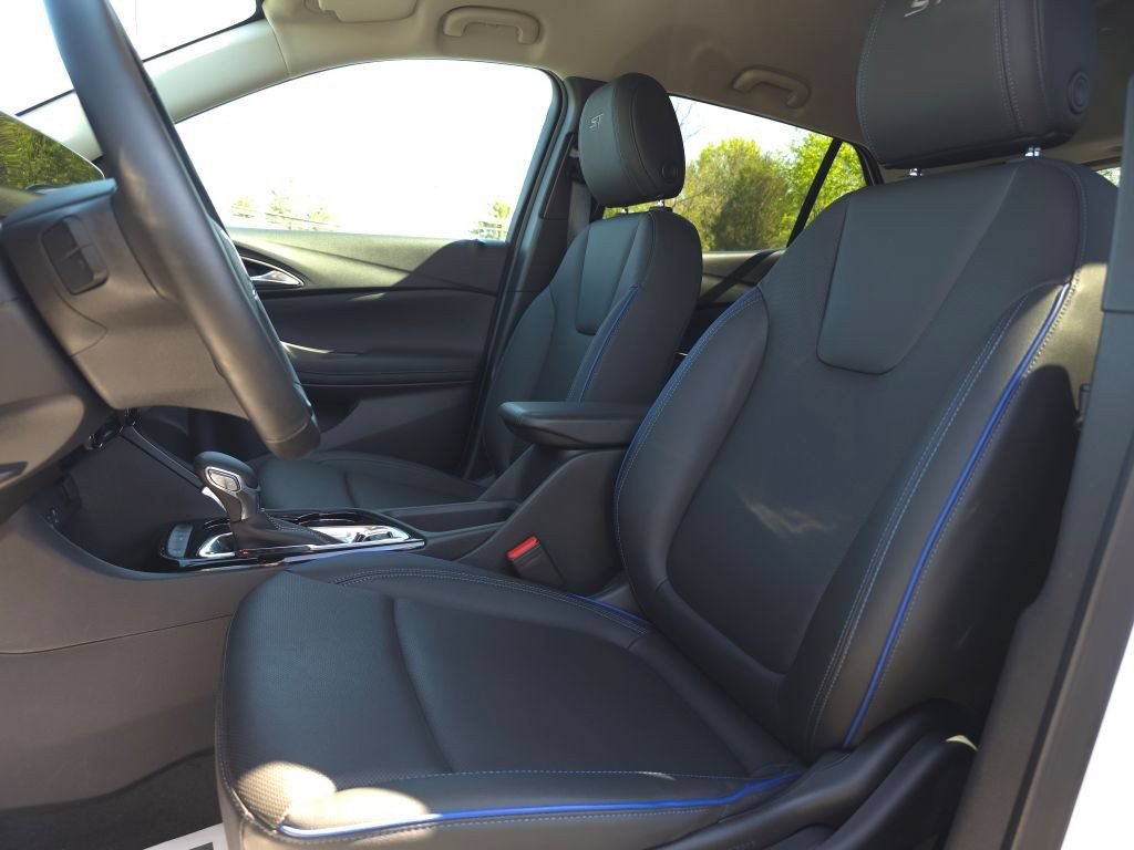 Used 2025 Buick Encore GX Sport Touring FWD image 12