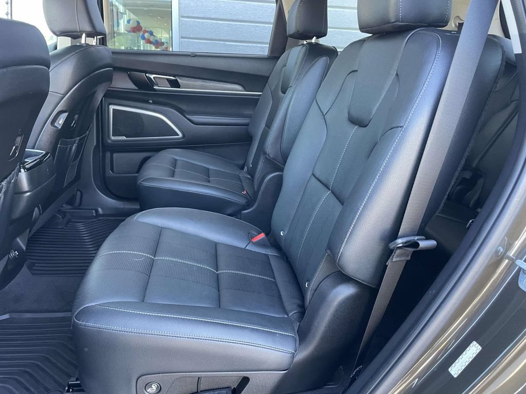 Used 2022 Kia Telluride EX w/ EX Premium Package FWD image 12