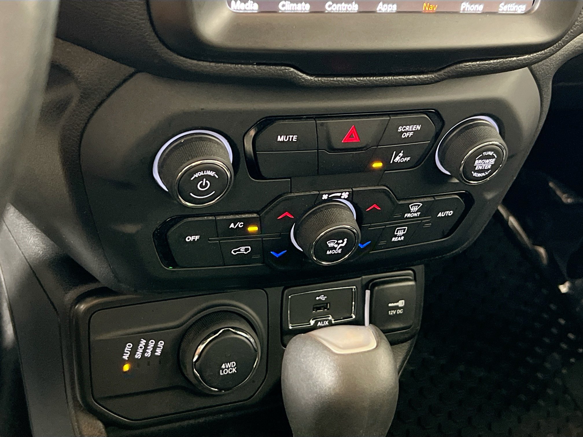 Used 2022 Jeep Renegade Latitude w/ Convenience Group AWD/4WD image 16