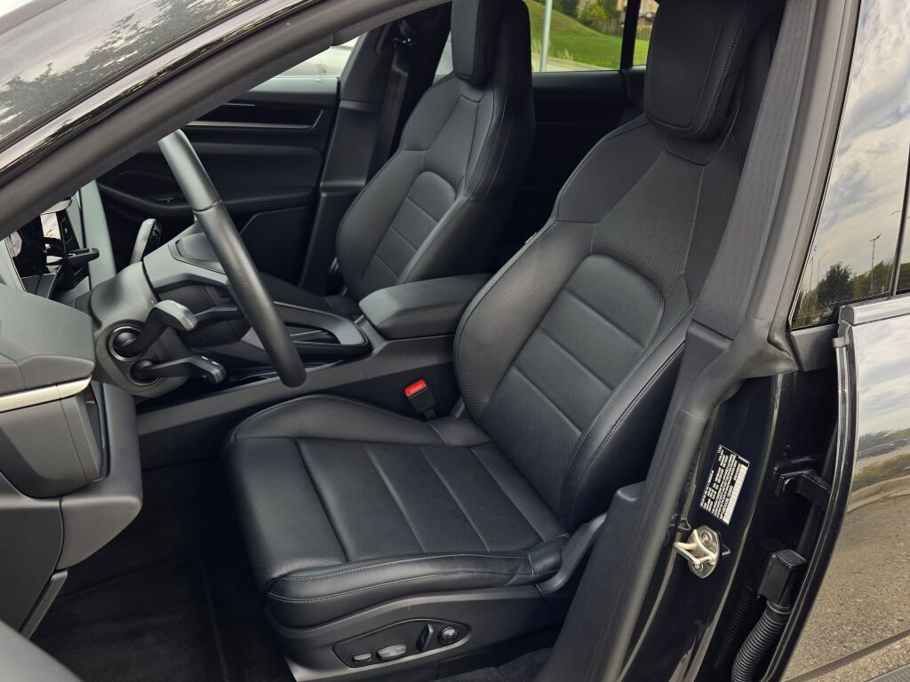 New 2025 Porsche Macan 4S Electric image 5