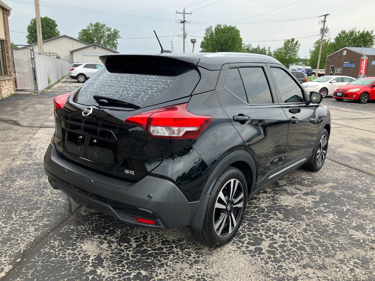 Used 2020 Nissan Kicks SR w/ SR Premium Package FWD image 3