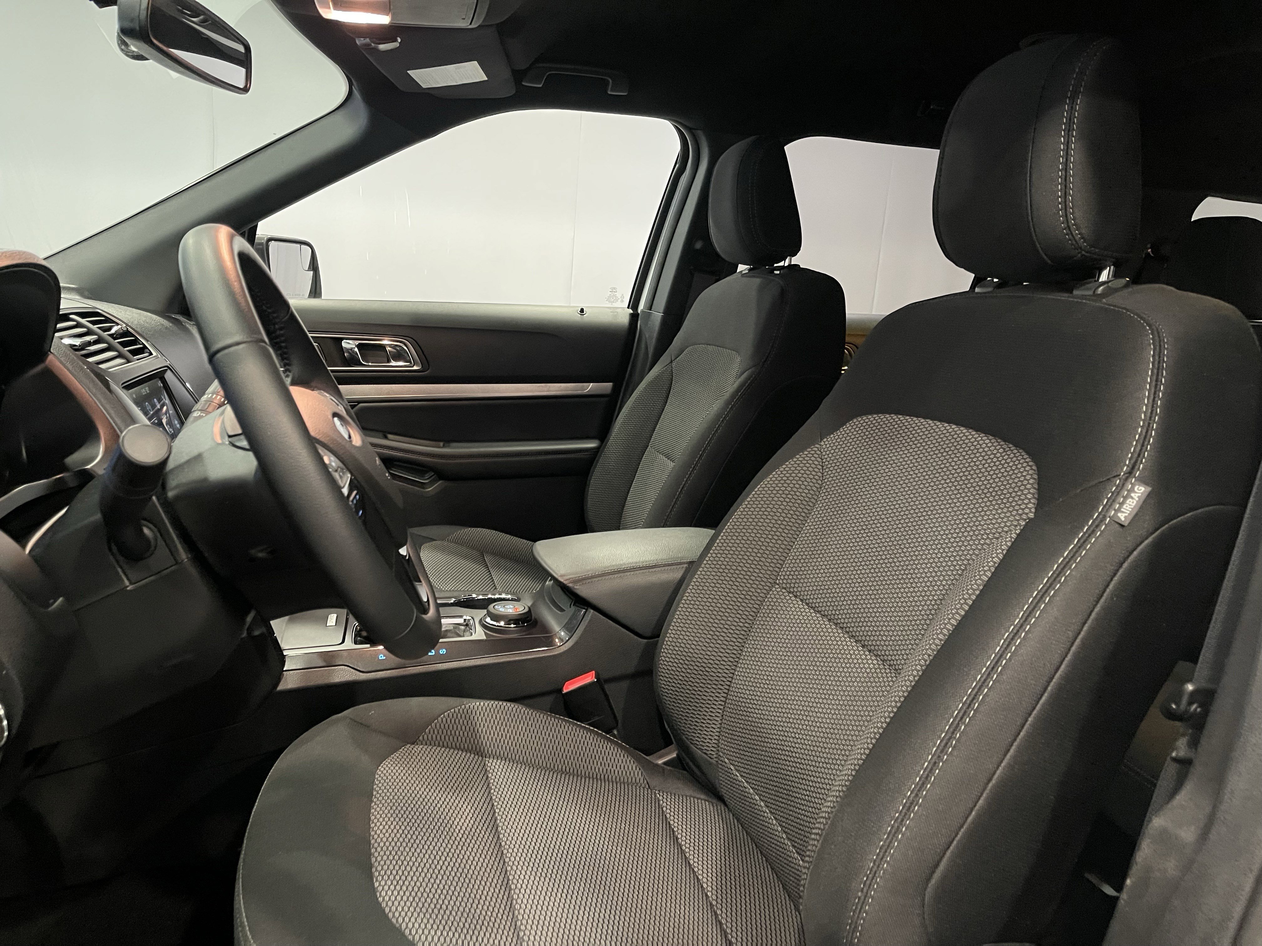 Used 2018 Ford Explorer XLT w/ Equipment Group 201A image 14