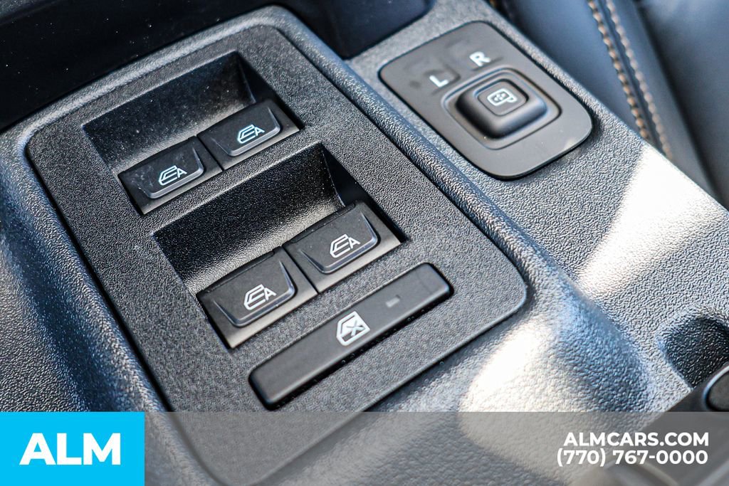 Used 2025 Ford Bronco Badlands image 41