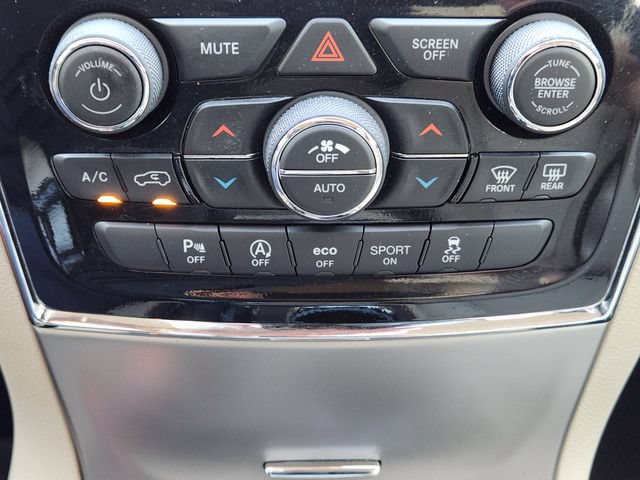 Used 2022 Jeep Grand Cherokee Laredo E w/ Security & Convenience Group AWD/4WD image 24