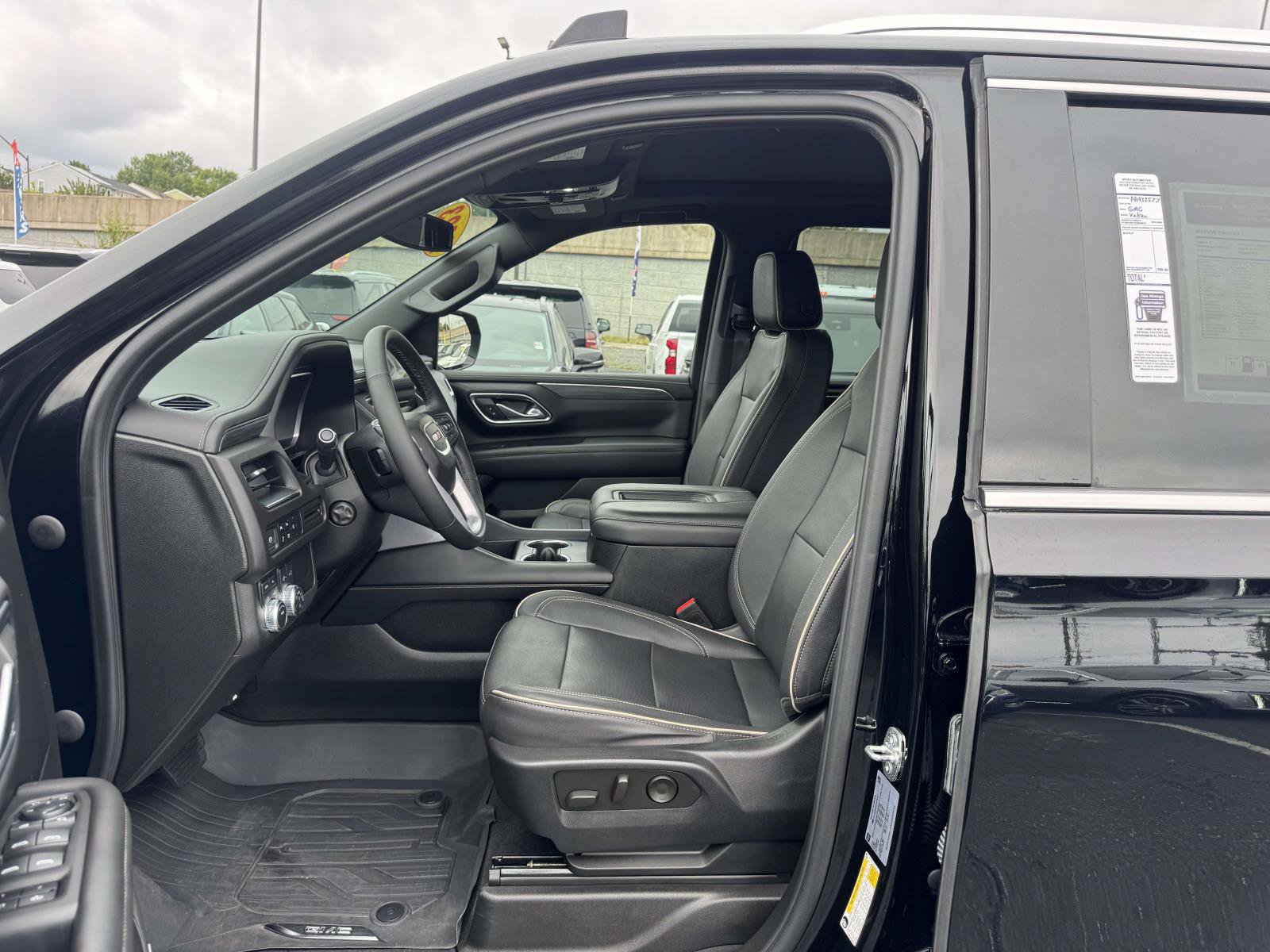 Used 2023 GMC Yukon SLT w/ SLT Premium Package AWD/4WD image 20