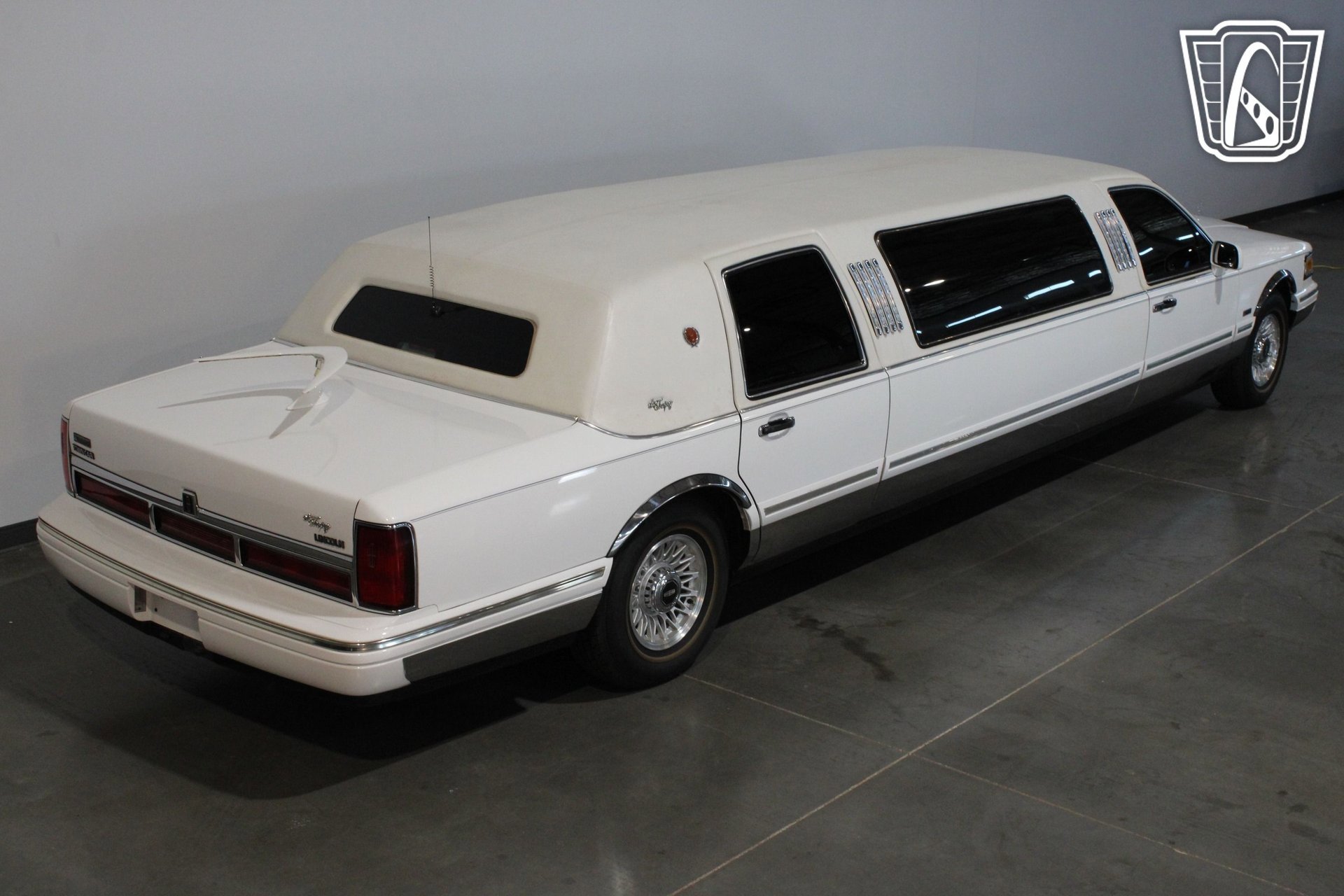 Used 1996 Lincoln Town Car Executive image 12