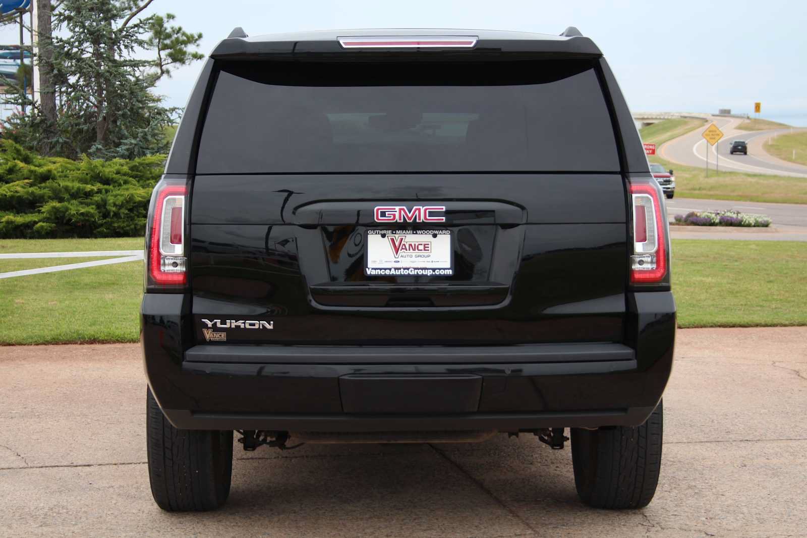 Used 2019 GMC Yukon SLT RWD image 8