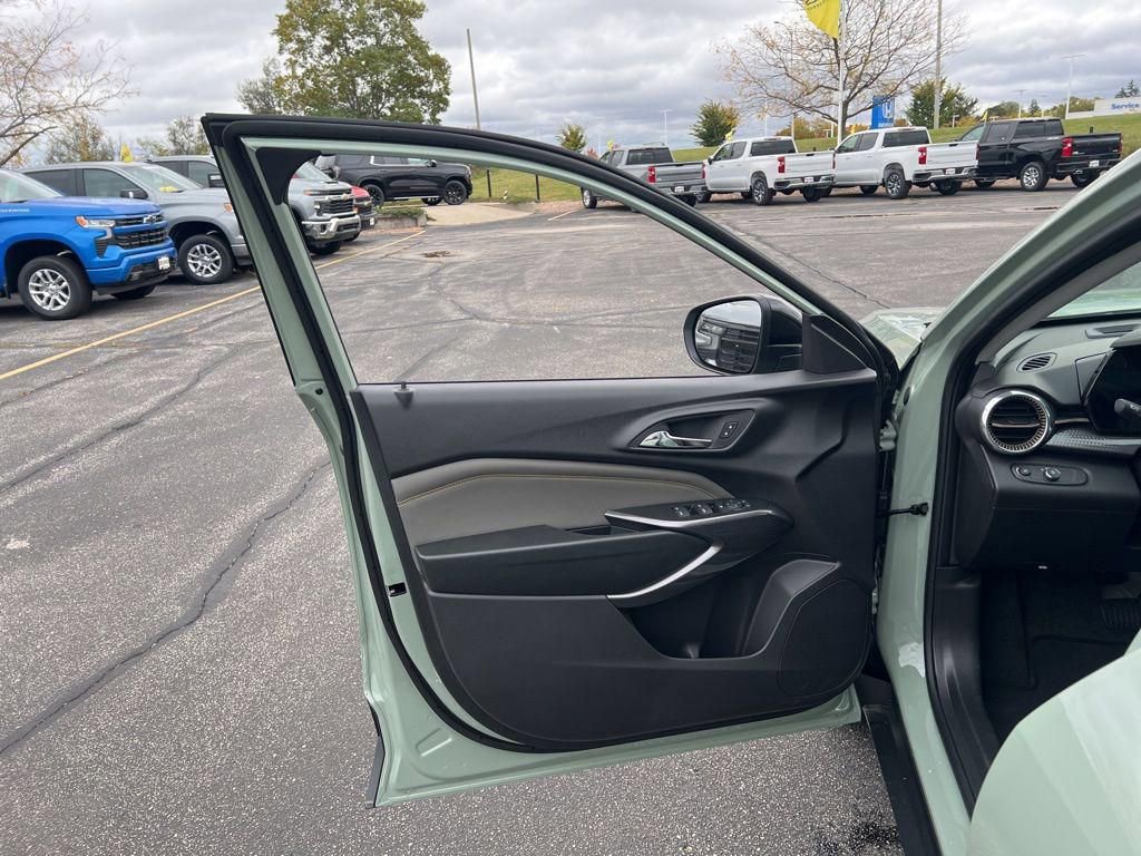 New 2026 Chevrolet Trax ACTIV w/ Sunroof Package image 7