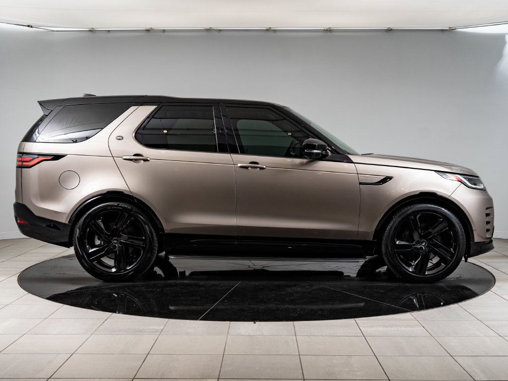 Used 2024 Land Rover Discovery Dynamic SE AWD/4WD image 11