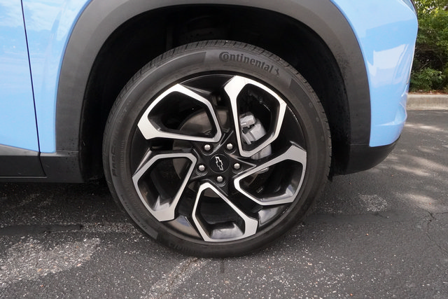 Used 2024 Chevrolet Trax RS w/ Sunroof Package FWD image 31
