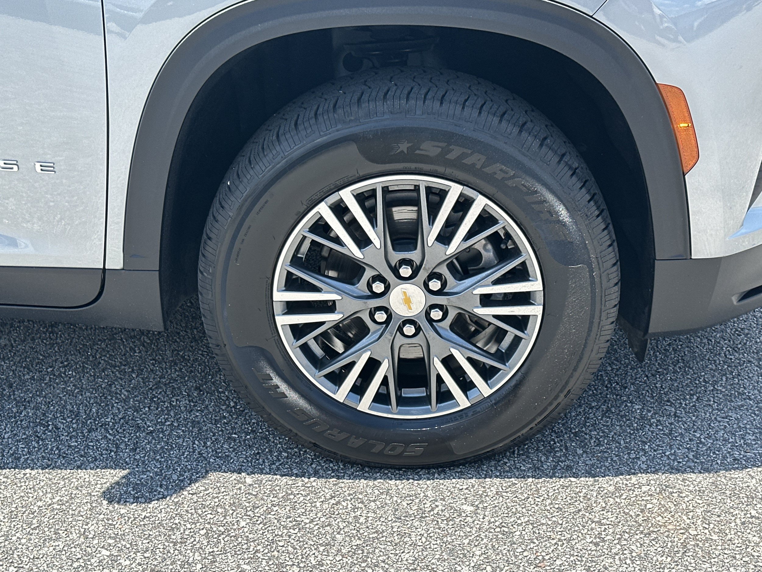 Used 2024 Chevrolet Traverse LT FWD image 12
