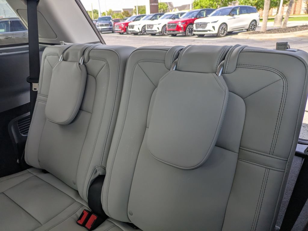 New 2026 Lincoln Aviator Reserve AWD/4WD image 13