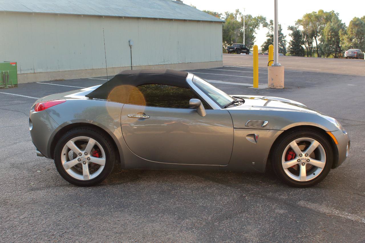 Used 2007 Pontiac Solstice Convertible w/ Premium Package RWD image 10
