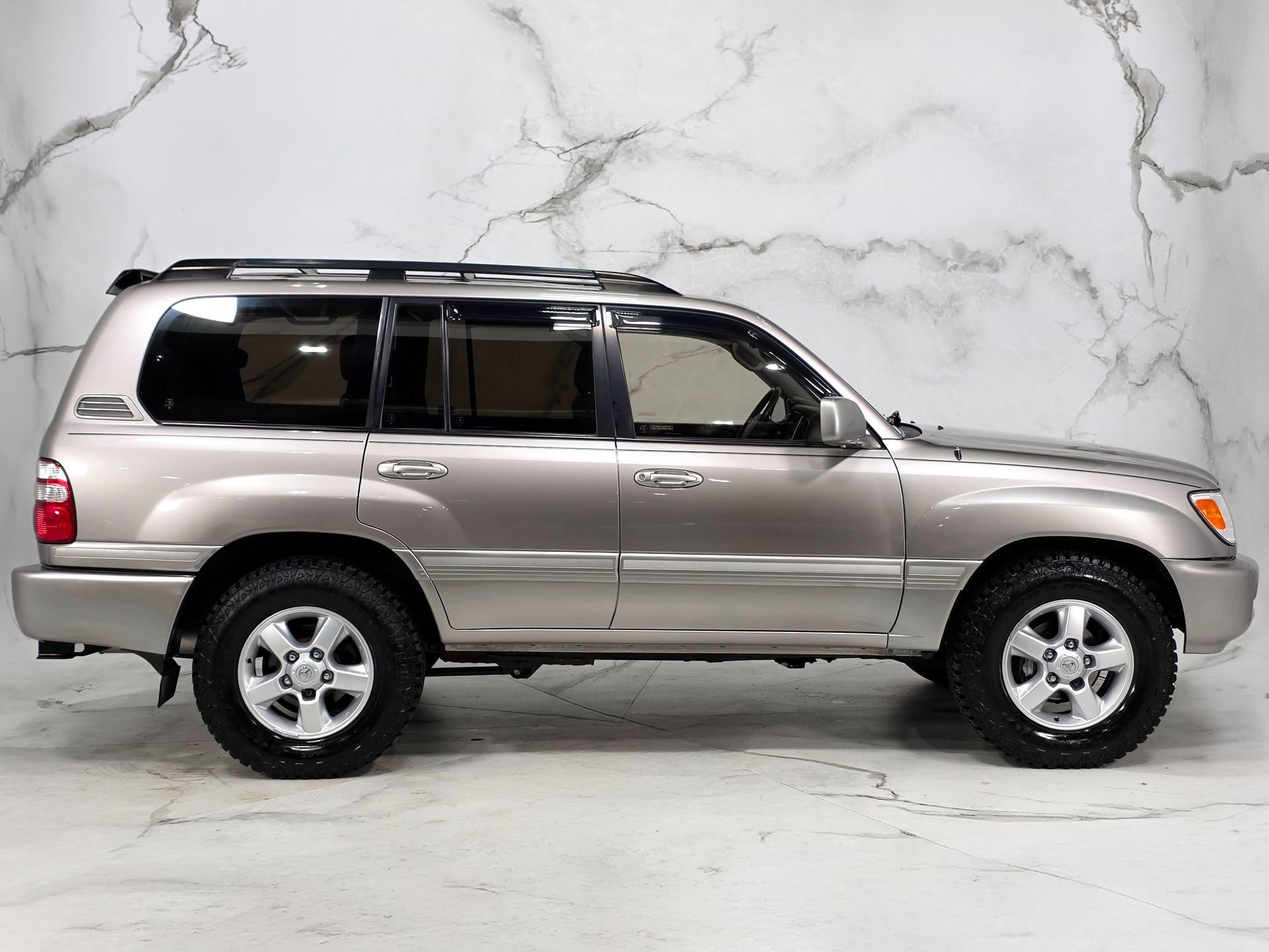 Used 2003 Toyota Land Cruiser AWD/4WD image 13