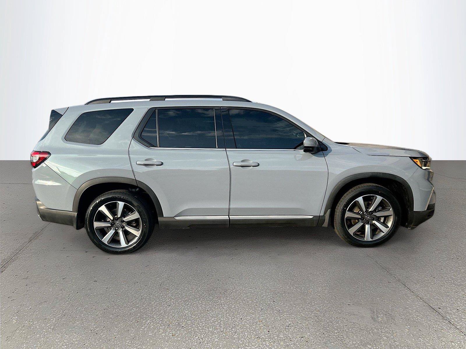 Used 2024 Honda Pilot Elite image 3