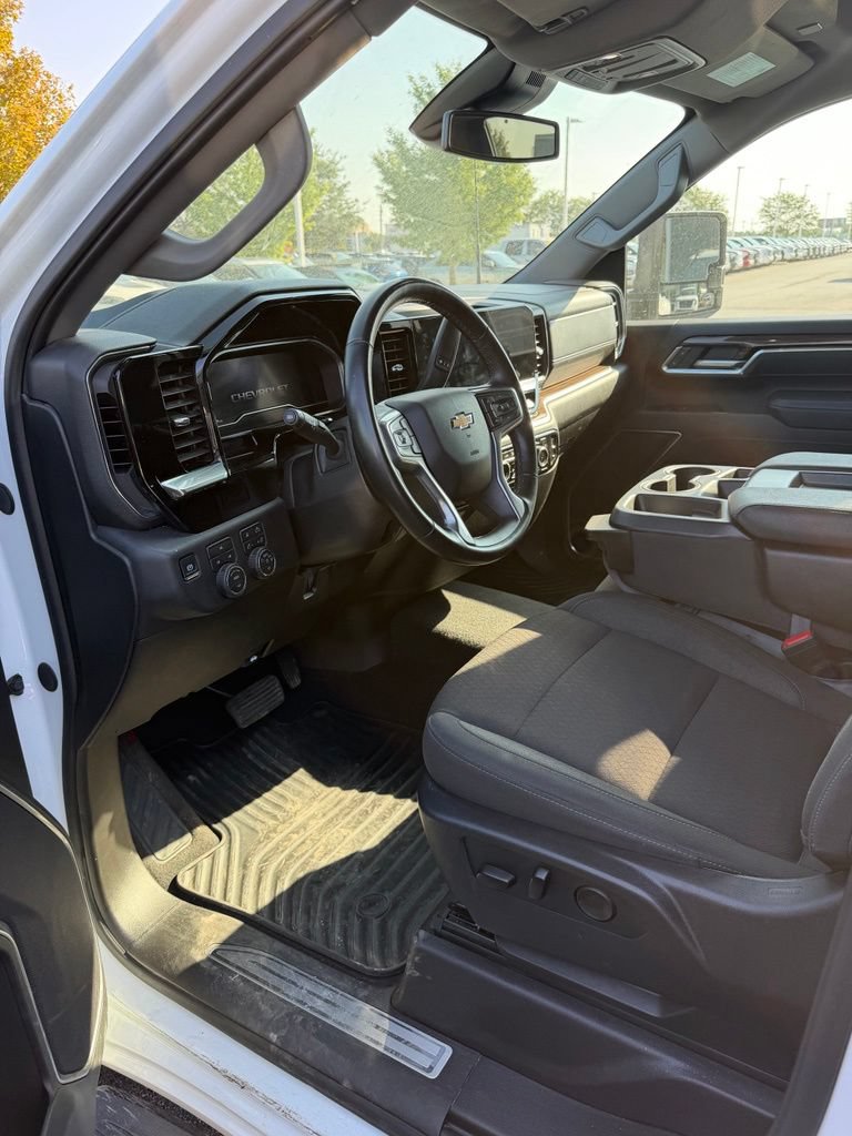 Used 2025 Chevrolet Silverado 3500 LT w/ Safety Package AWD/4WD image 7