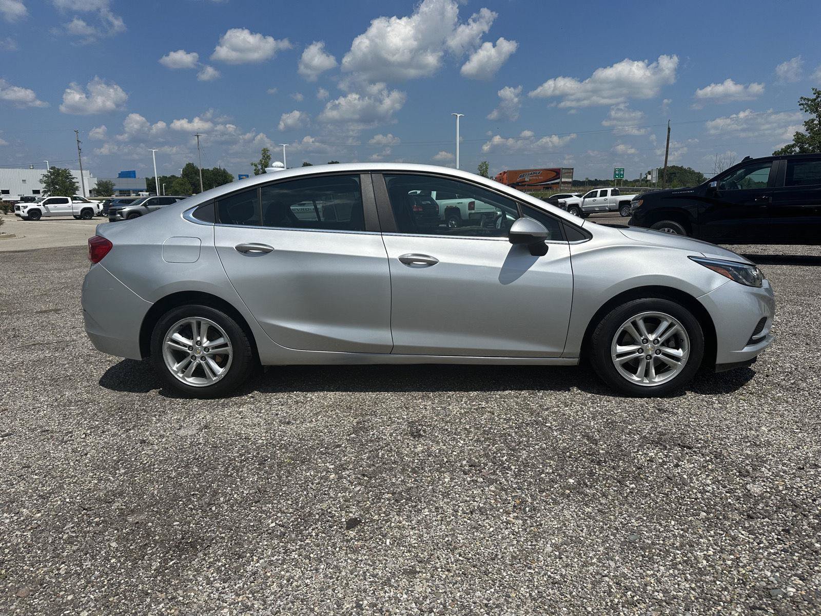 Used 2016 Chevrolet Cruze LT FWD image 2
