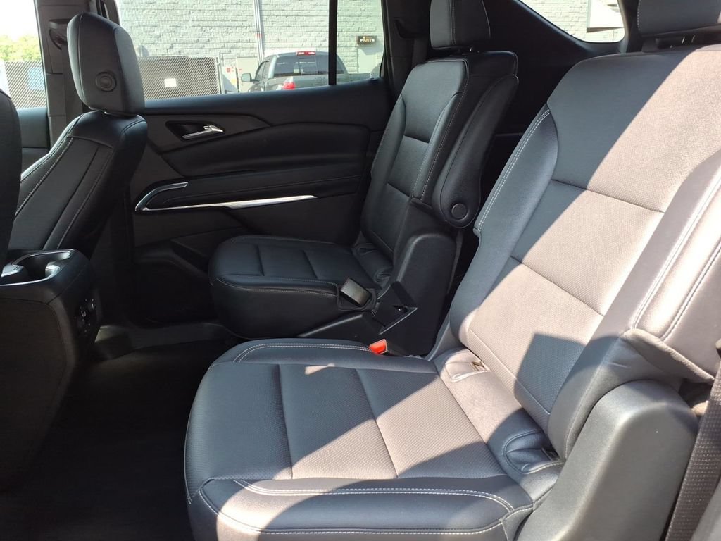 Used 2025 Chevrolet Traverse LT AWD/4WD image 14