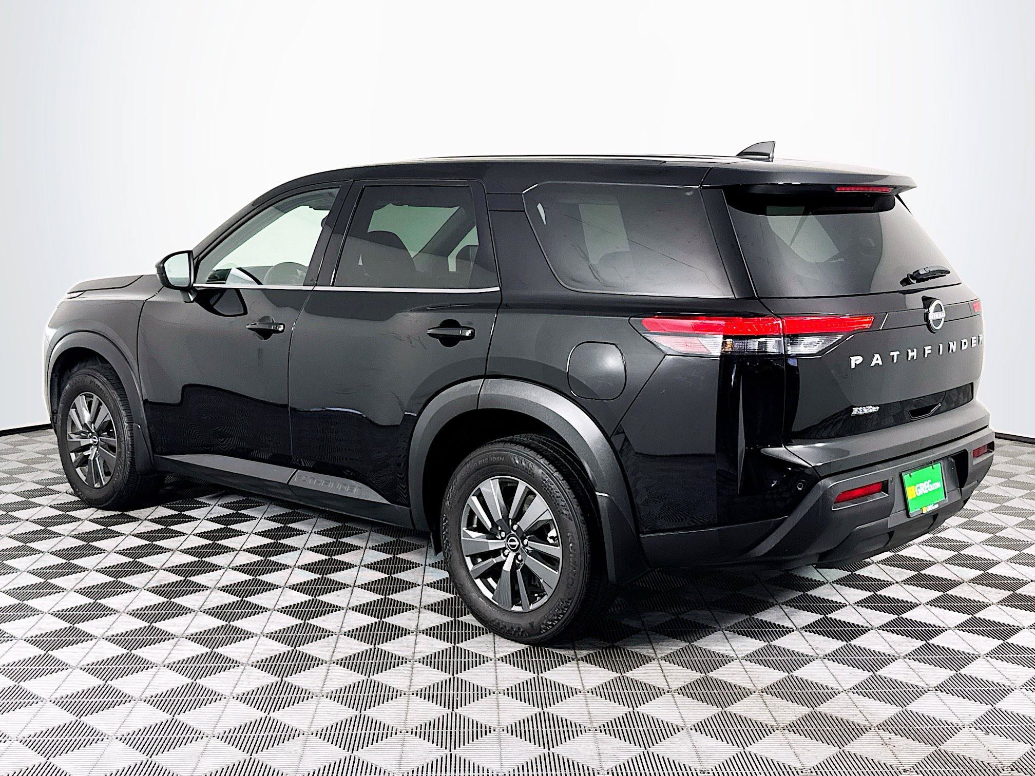 Used 2024 Nissan Pathfinder S FWD image 6