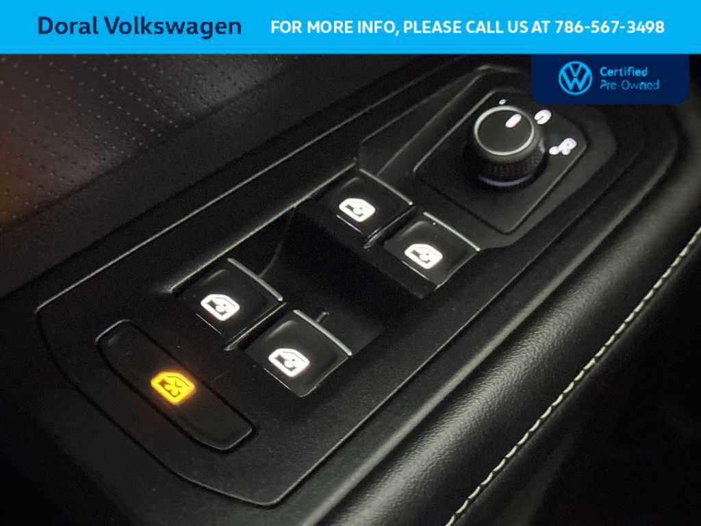Certified 2024 Volkswagen Atlas Cross Sport SE FWD image 17