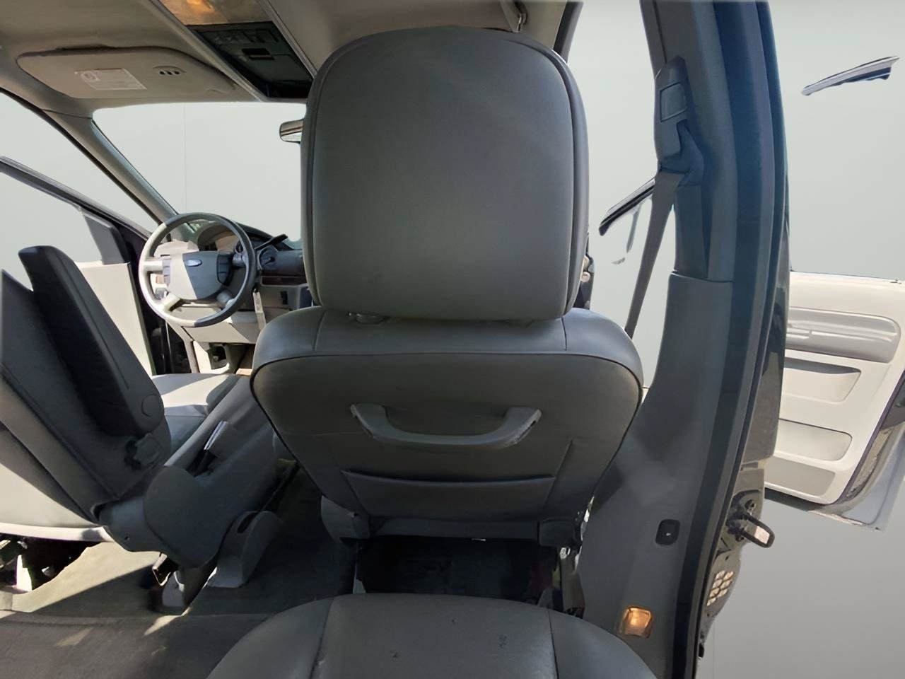 Used 2004 Ford Freestar Limited FWD image 33