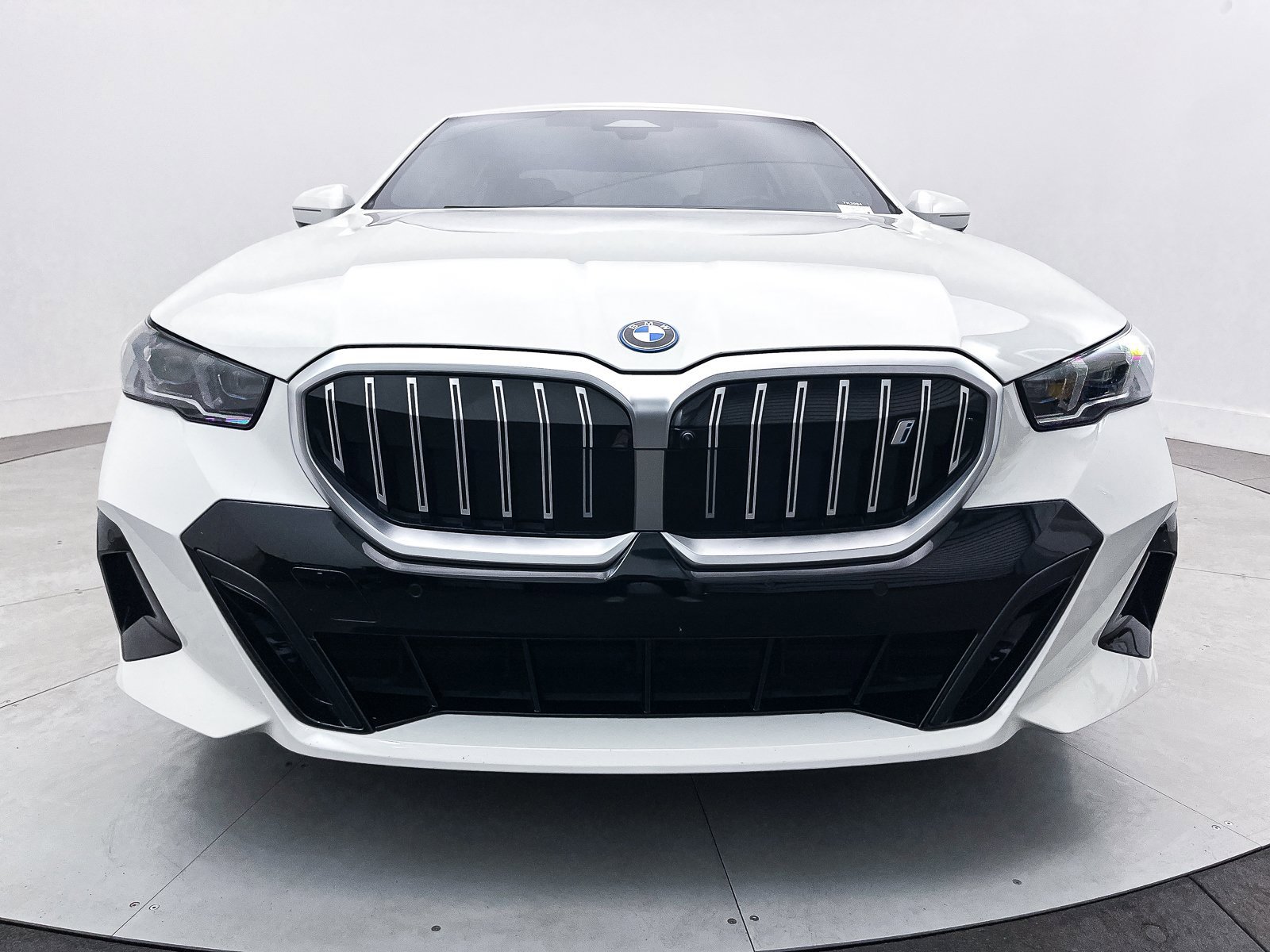 Used 2024 BMW i5 eDrive40i w/ M Sport Package image 14