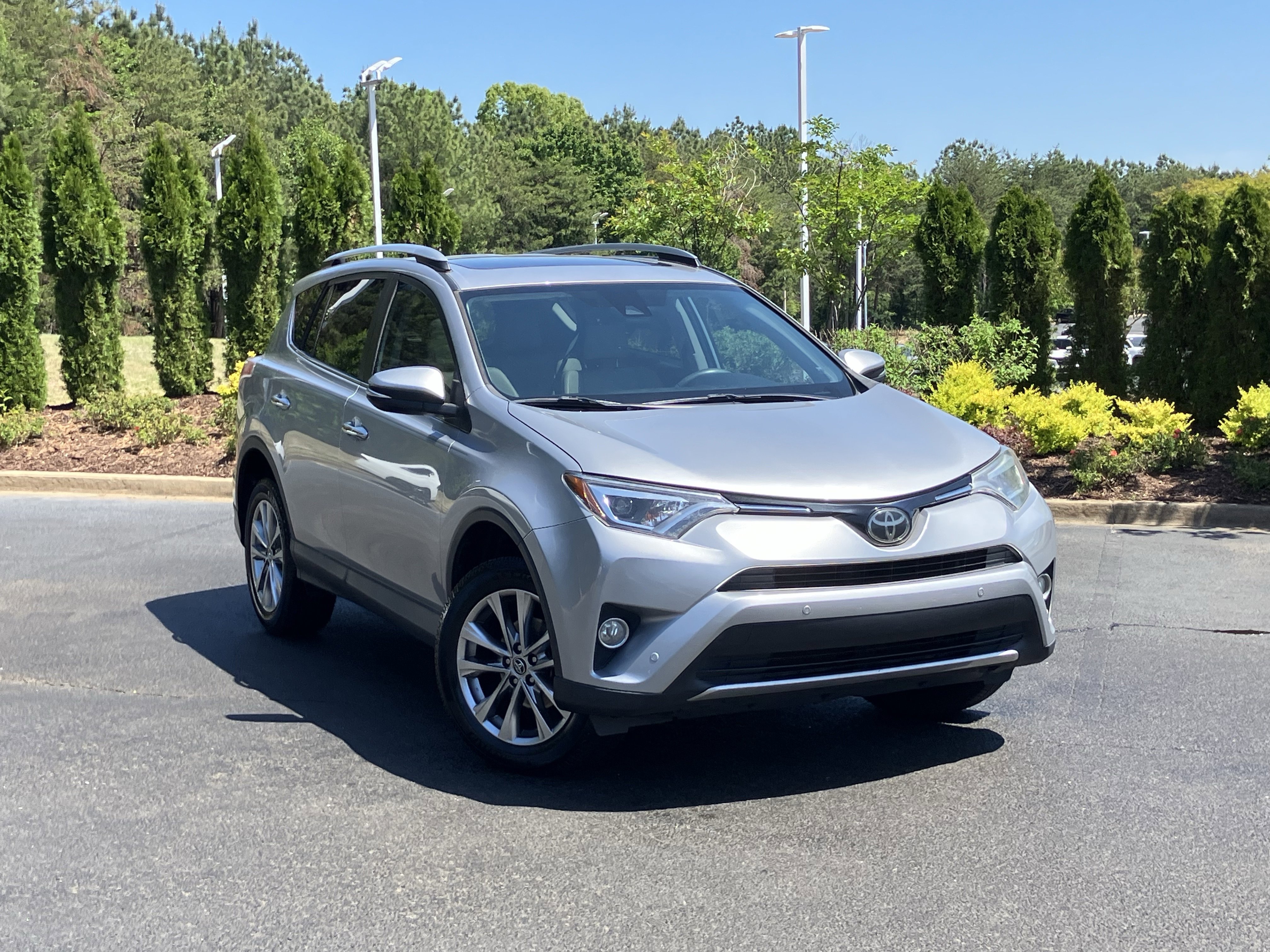 Used 2016 Toyota RAV4 Limited FWD image 2