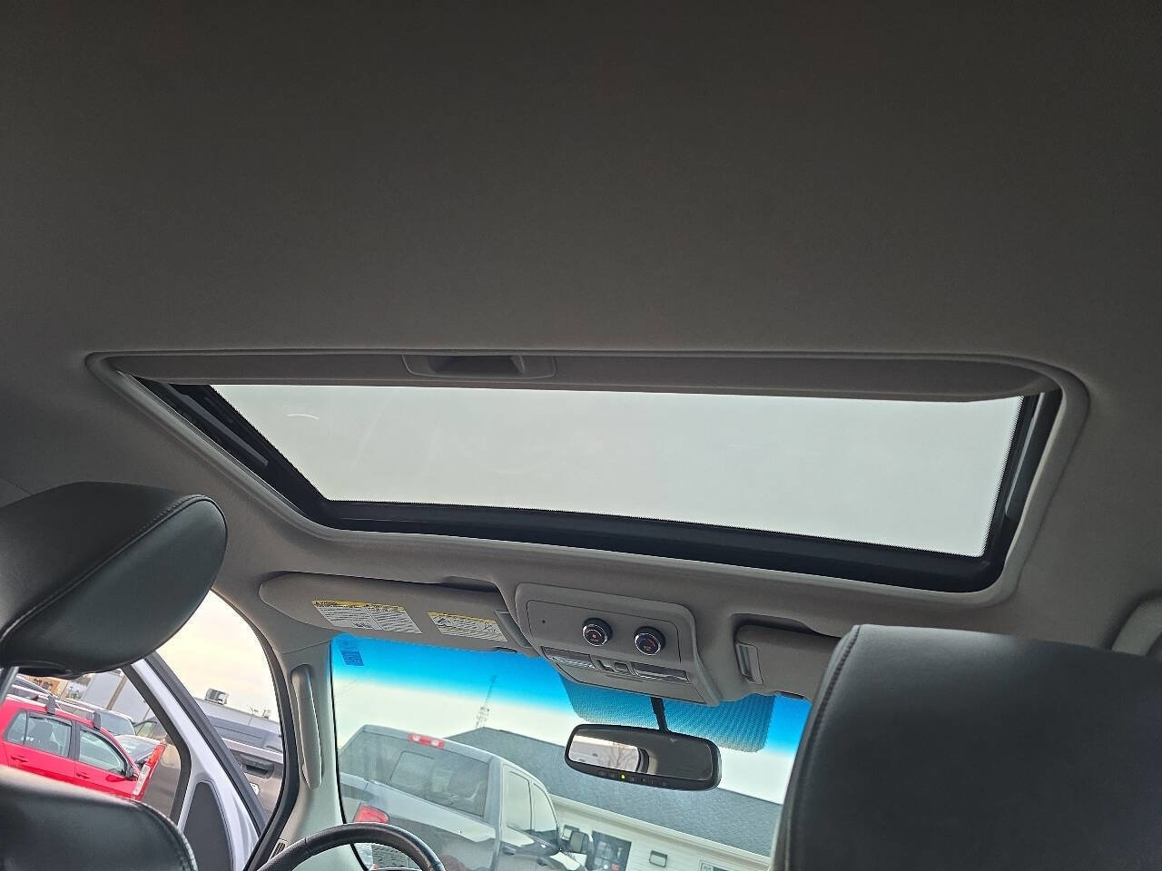 Used 2011 Nissan Pathfinder LE w/ Navigation Pkg image 15