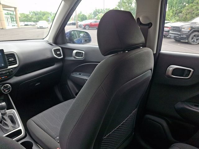 Certified 2022 Hyundai Venue SE FWD image 16