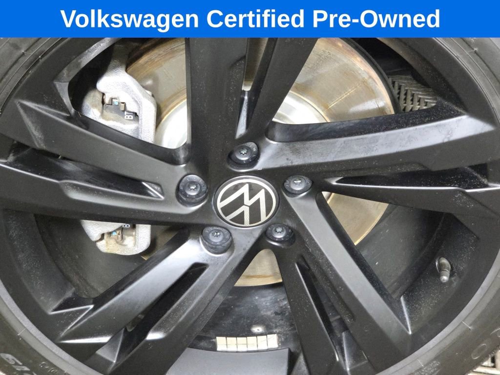 Certified 2023 Volkswagen Tiguan SE R-Line image 9