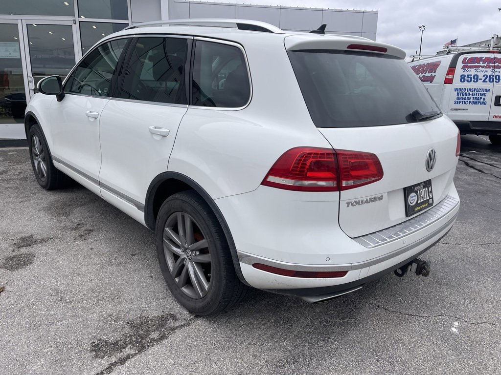 Used 2016 Volkswagen Touareg Sport image 7