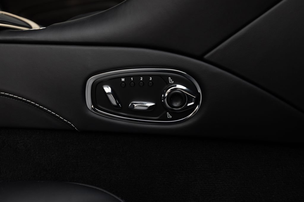 Used 2023 Aston Martin DBS Superleggera Volante RWD image 26