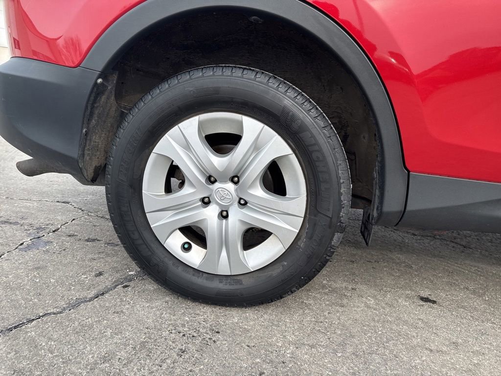 Used 2015 Toyota RAV4 LE image 9