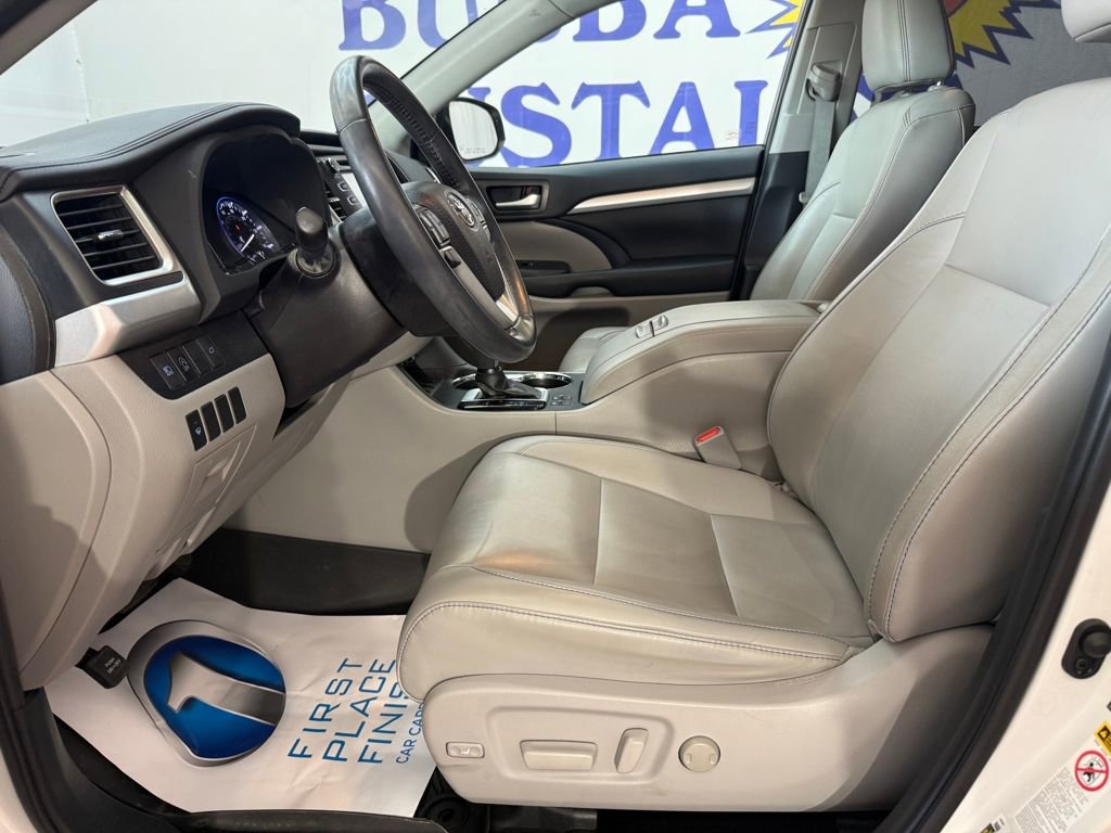 Used 2019 Toyota Highlander XLE FWD image 10
