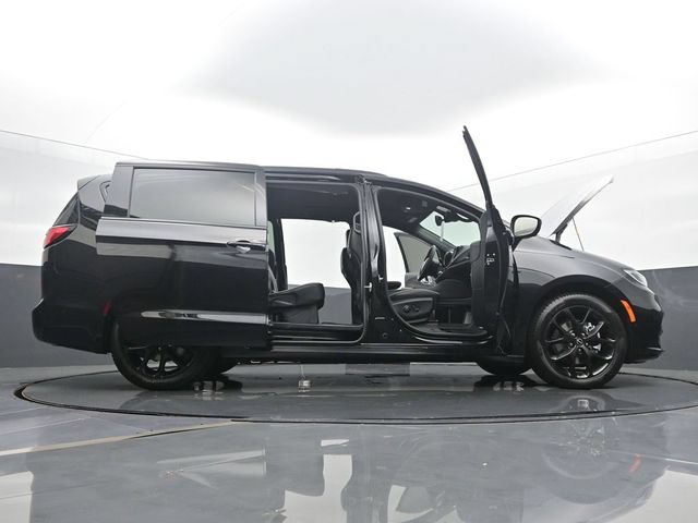 New 2025 Chrysler Pacifica Limited FWD image 61