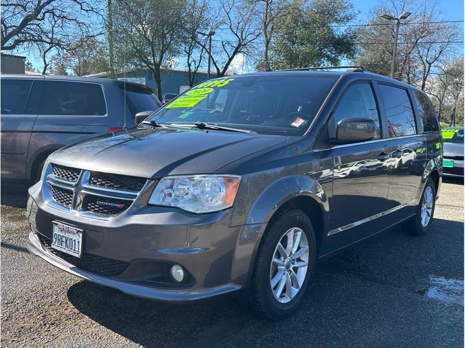 Used 2020 Dodge Grand Caravan SXT image 3
