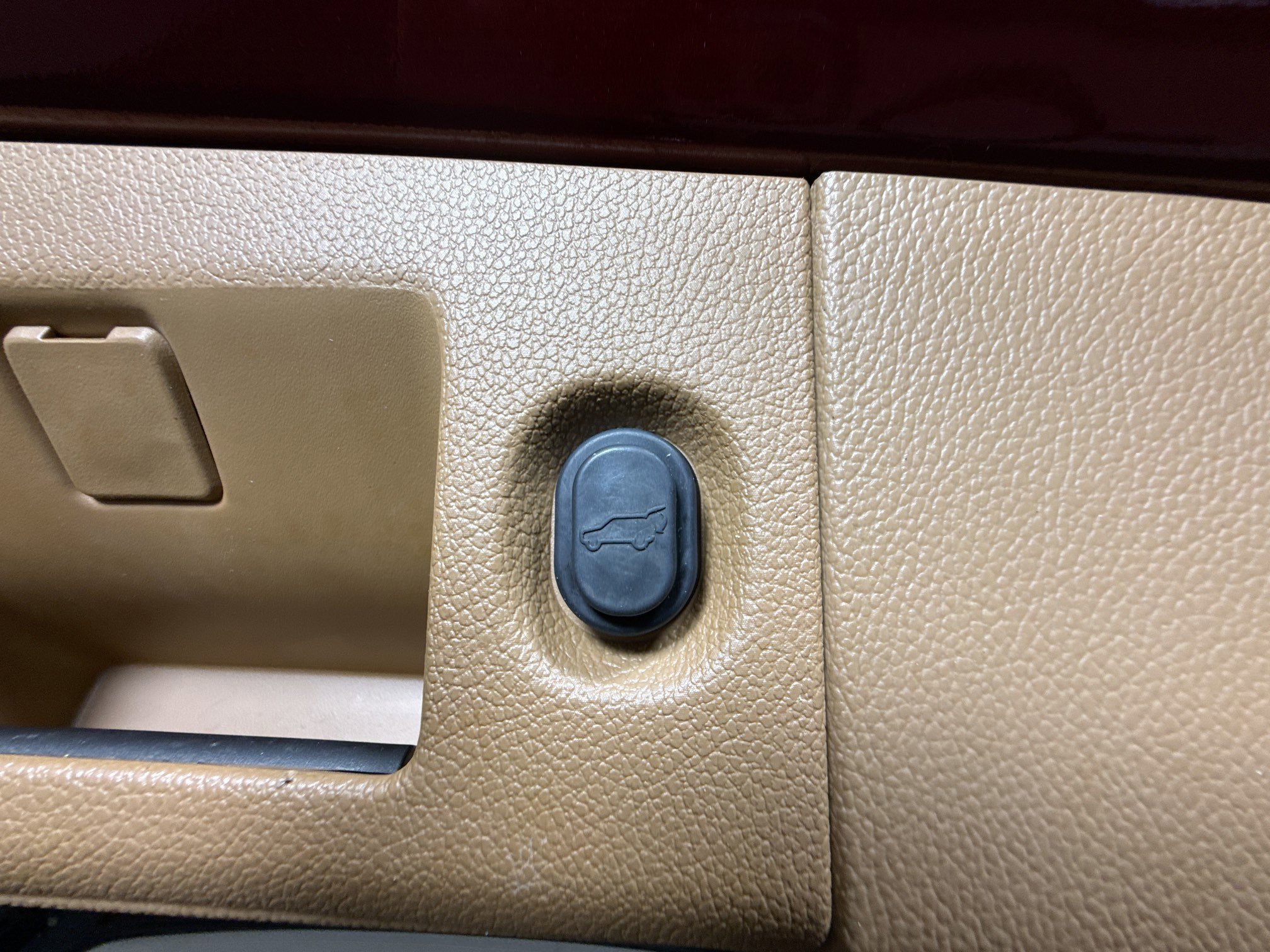 Used 2016 Cadillac Escalade Platinum image 41