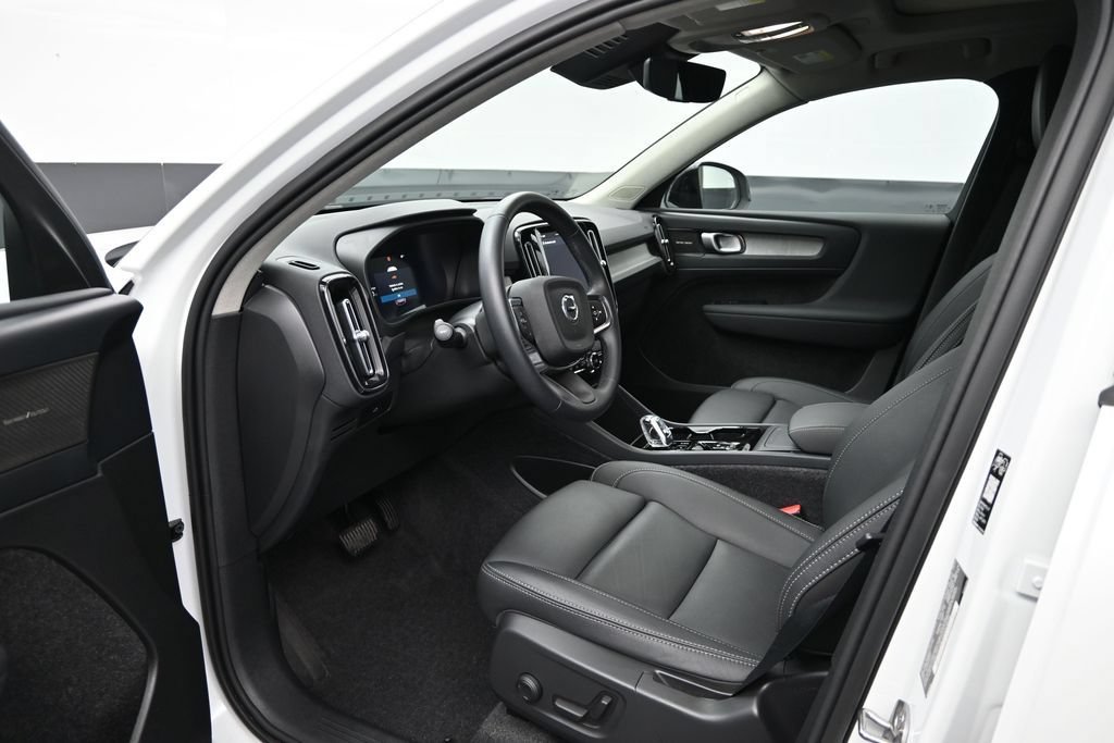New 2026 Volvo XC40 B5 Ultra w/ Climate Package AWD/4WD image 9