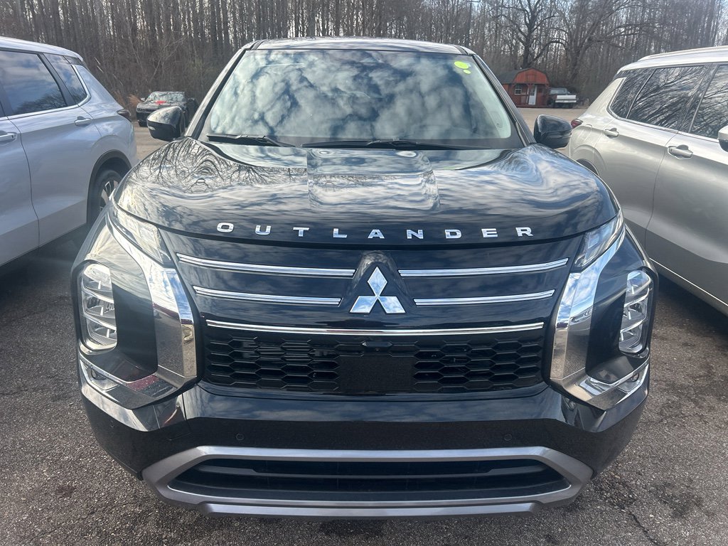 New 2026 Mitsubishi Outlander LE image 2