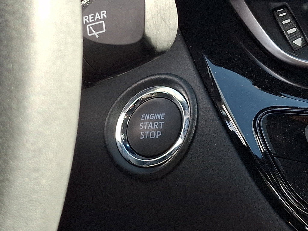 Used 2021 Toyota C-HR XLE FWD image 22