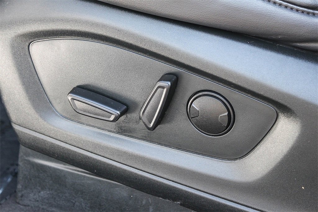 Used 2023 Ford Explorer XLT w/ Equipment Group 202A image 28