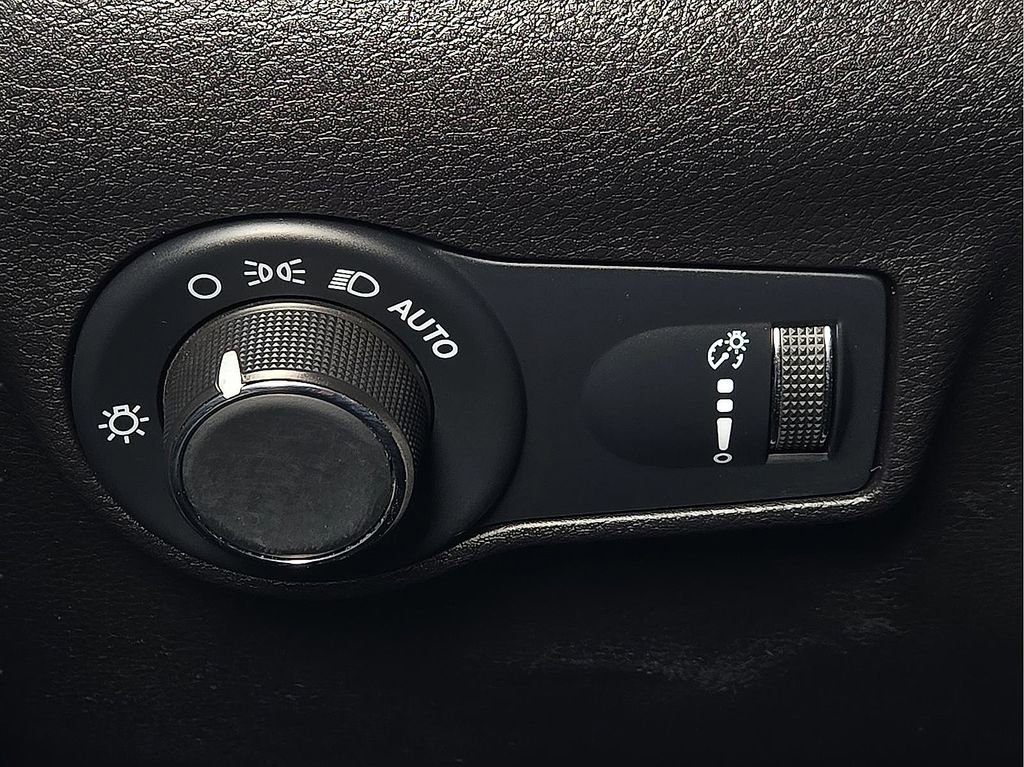 Used 2025 Jeep Compass Sport image 18