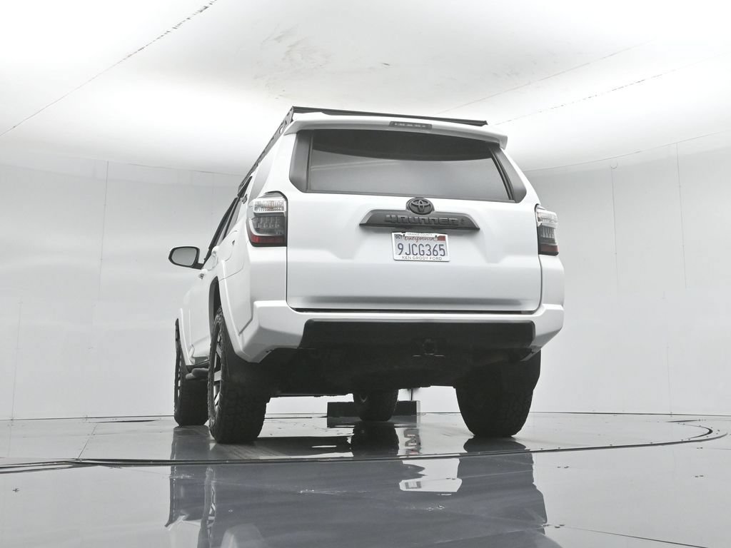 Used 2022 Toyota 4Runner TRD Off-Road AWD/4WD image 52