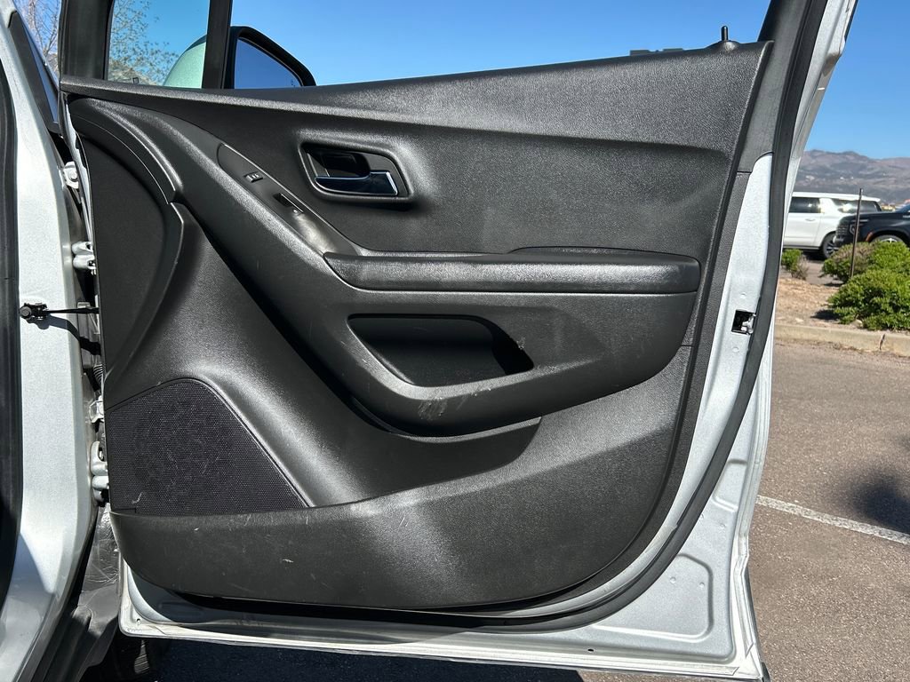 Used 2022 Chevrolet Trax LT w/ Driver Confidence Package AWD/4WD image 30