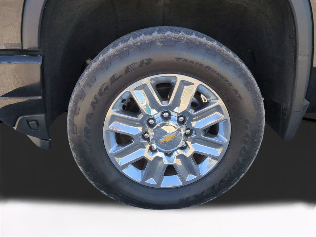 Used 2024 Chevrolet Silverado 2500 High Country w/ High Country Premium Package image 11