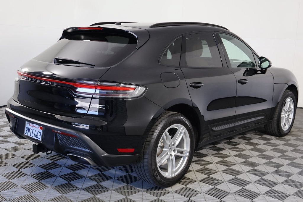 Used 2024 Porsche Macan AWD/4WD image 4