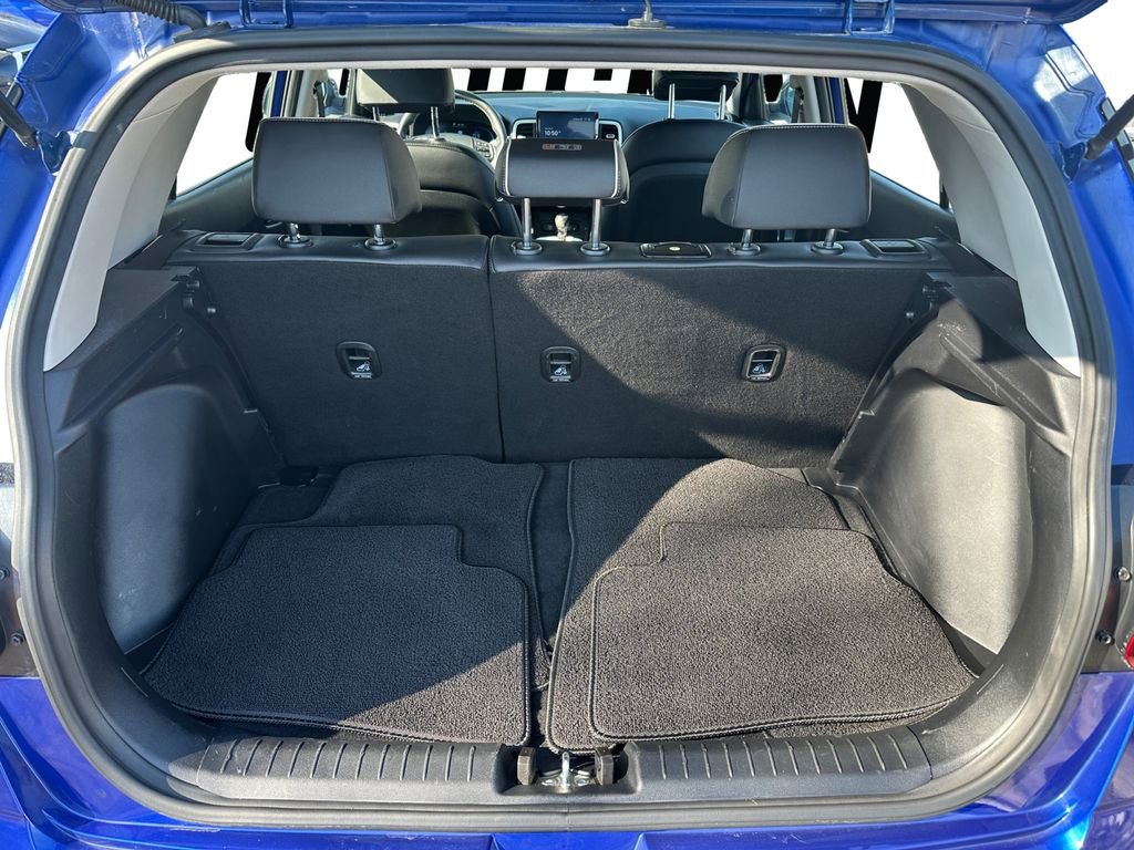 Used 2023 Hyundai Venue Limited image 18