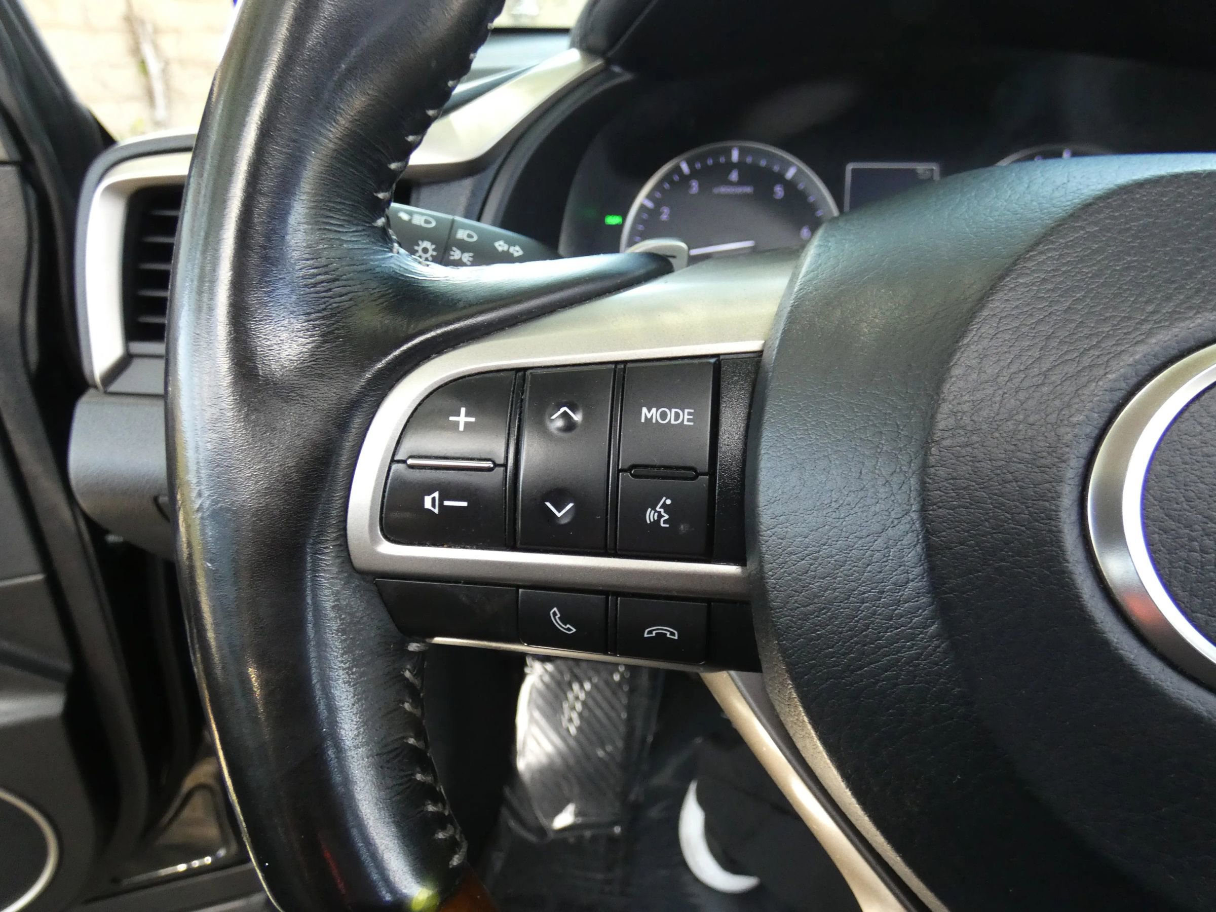 Used 2020 Lexus RX 350L FWD w/ Premium Package image 69